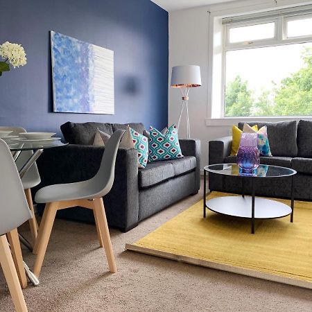 Modern And Vibrantly Designed Apartment Motherwell Luaran gambar