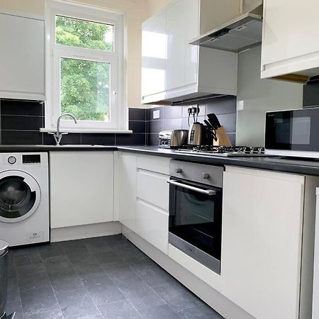 Modern And Vibrantly Designed Apartment Motherwell Luaran gambar