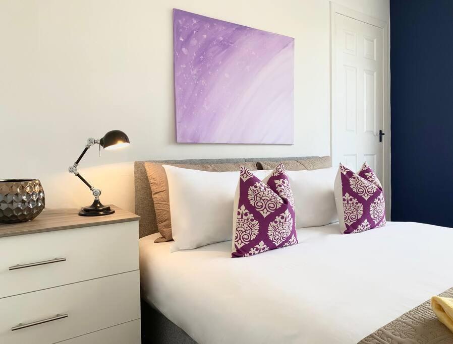 Modern And Vibrantly Designed Apartment Motherwell Luaran gambar